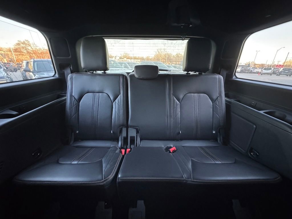 Used 2022 Ford Expedition Platinum image 31