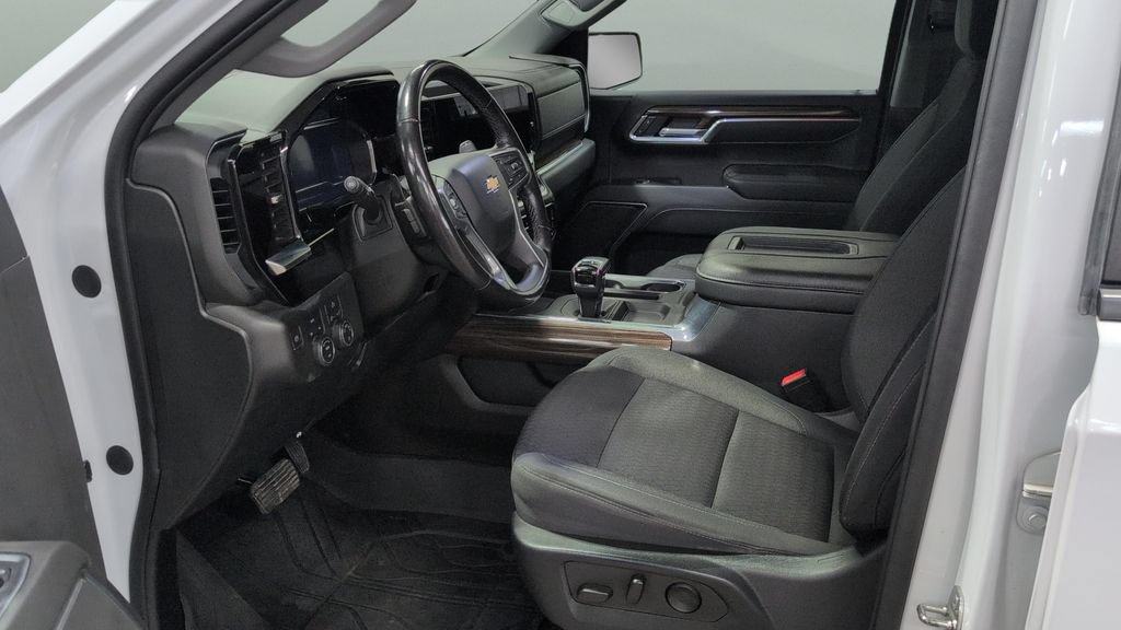 Used 2022 Chevrolet Silverado 1500 LT w/ Protection Package AWD/4WD image 8