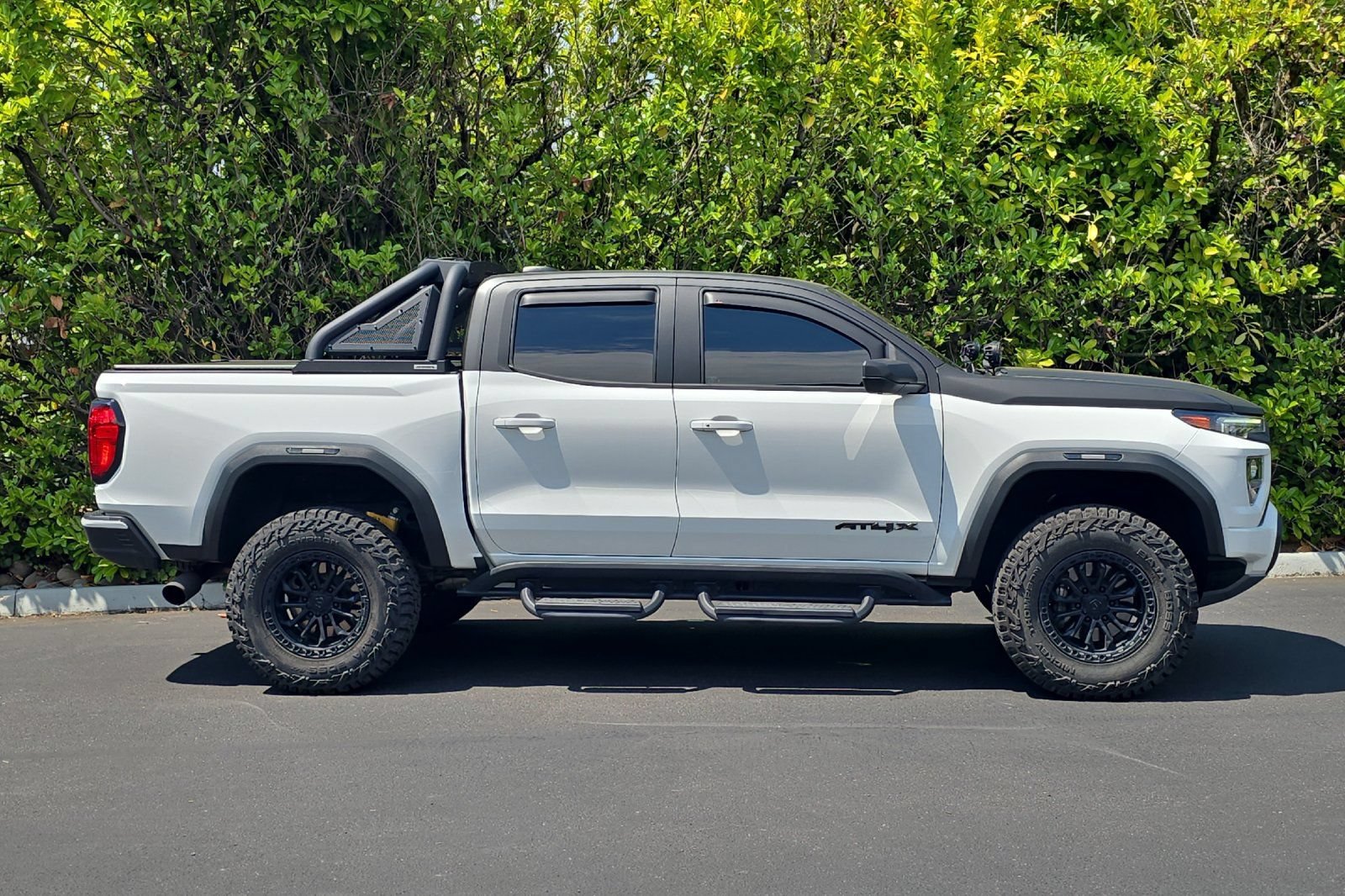 Used 2023 GMC Canyon AT4X AWD/4WD image 3