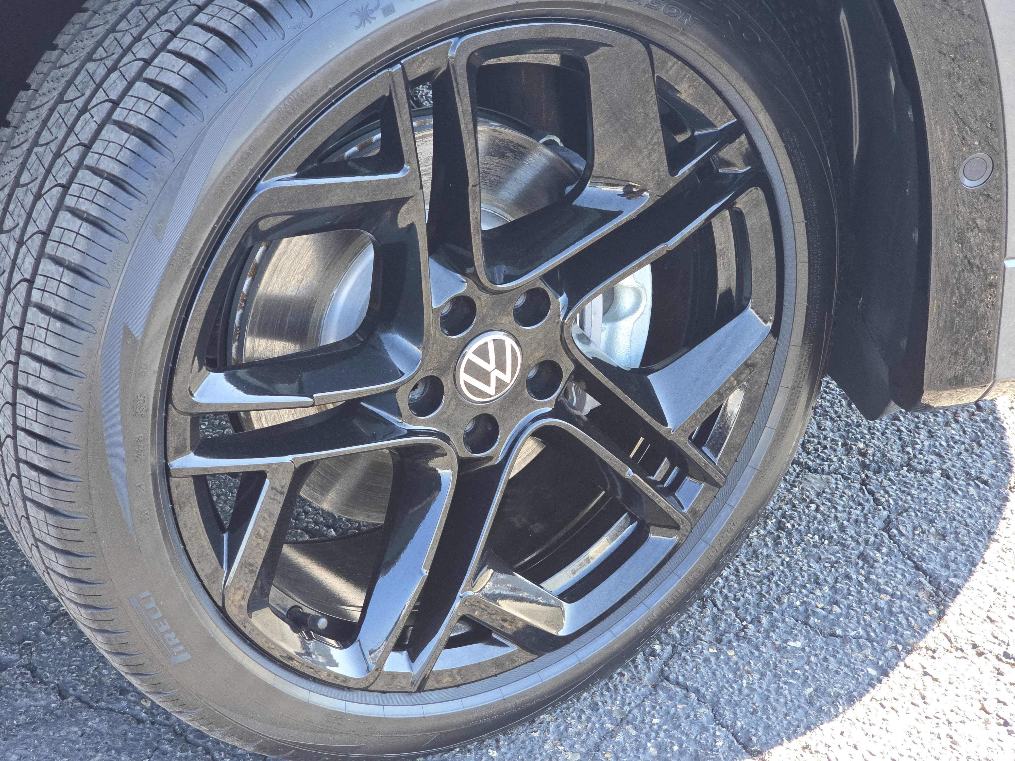 New 2026 Volkswagen Tiguan SE R-Line AWD/4WD image 12
