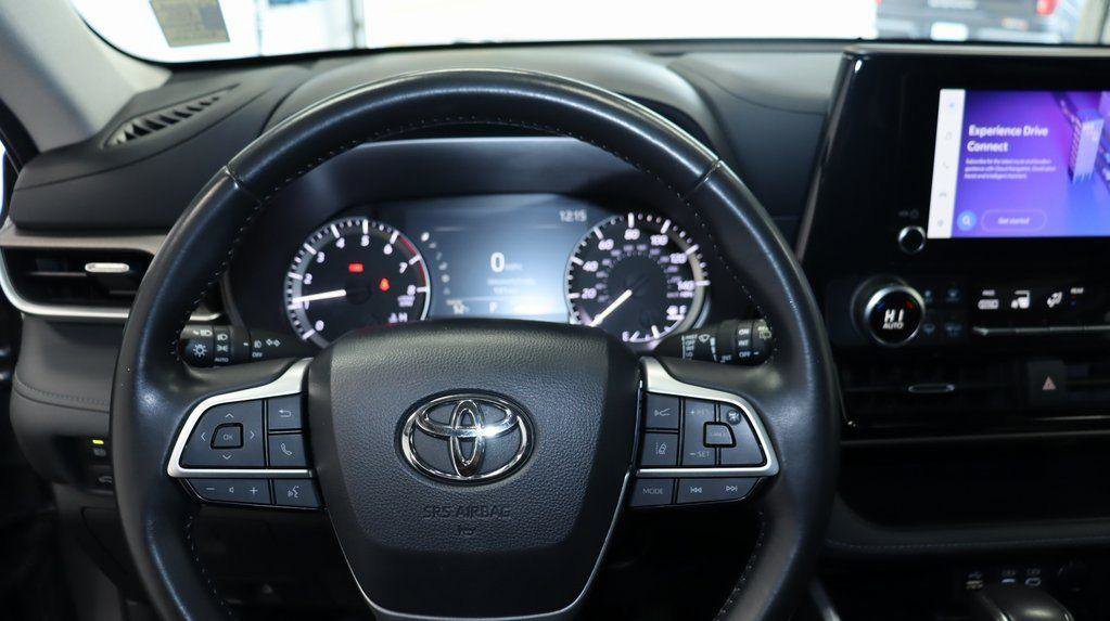Used 2024 Toyota Highlander LE image 16