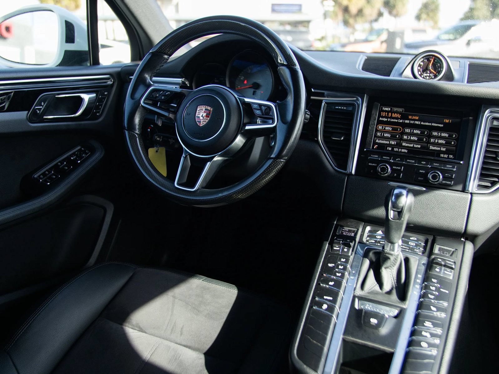 Used 2015 Porsche Macan S w/ Infotainment Package AWD/4WD image 27