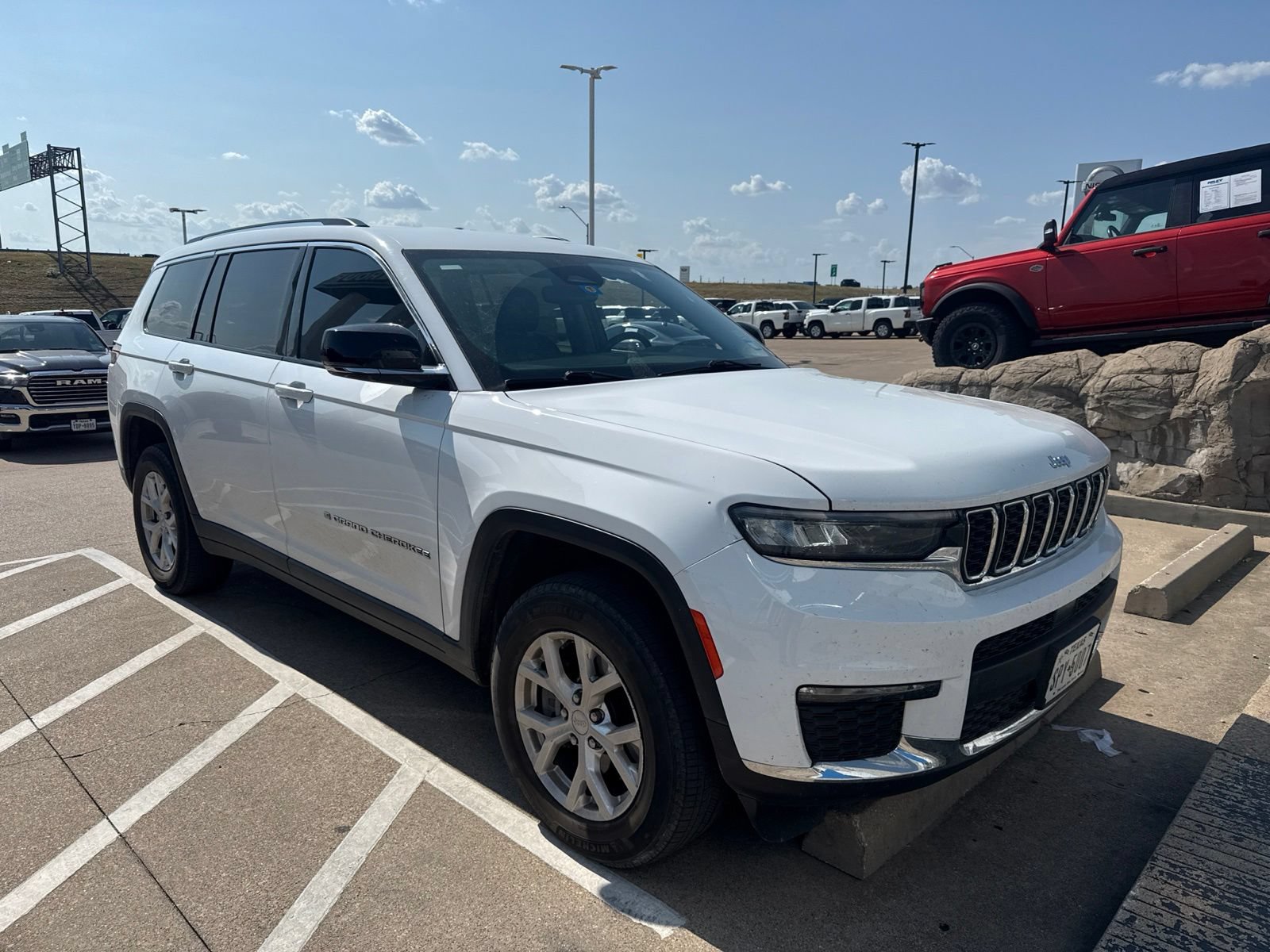 Used 2023 Jeep Grand Cherokee L Limited RWD image 3