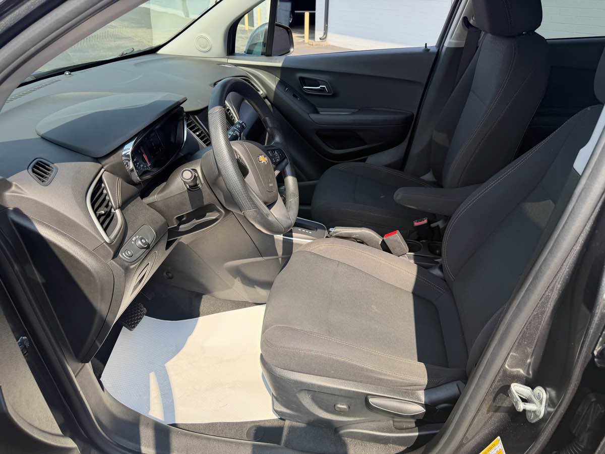 Used 2019 Chevrolet Trax LS w/ Tint and Cruise Package FWD image 10