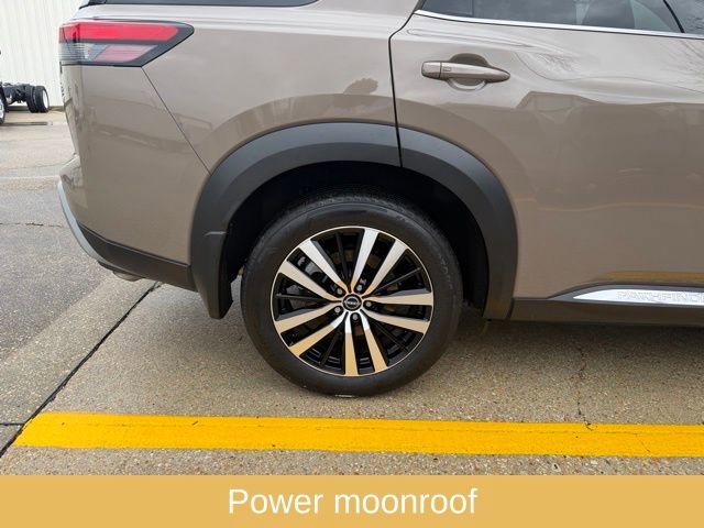 Used 2025 Nissan Pathfinder Platinum image 13