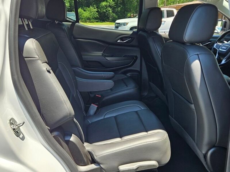 Used 2023 GMC Acadia SLT w/ Elevation Edition image 19