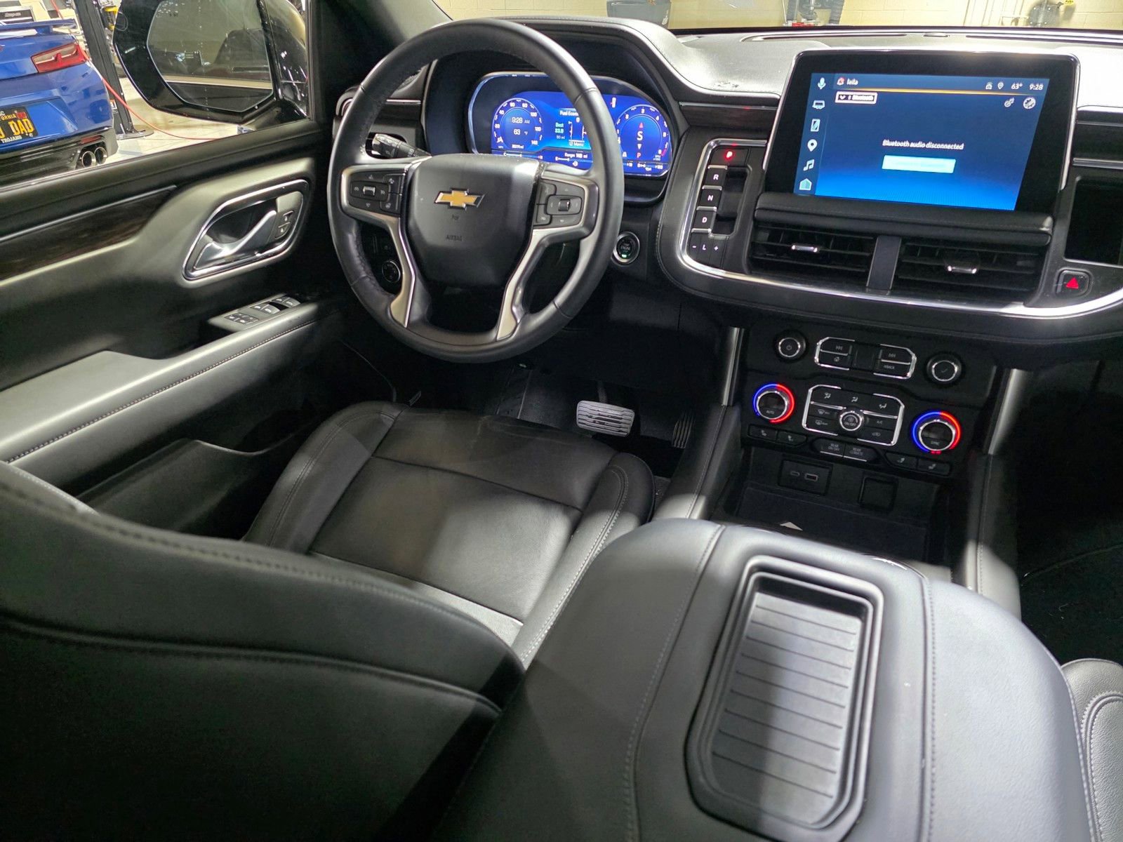 Used 2024 Chevrolet Suburban LT w/ LT Signature Package image 16