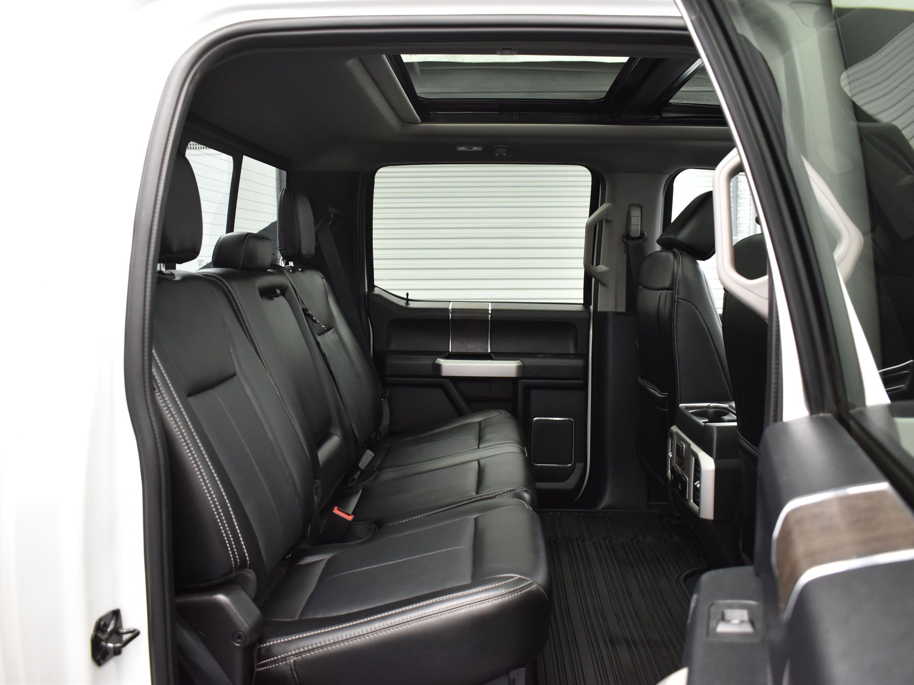 Used 2021 Ford F350 Lariat image 11