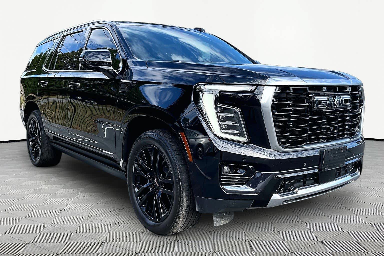 Used 2025 GMC Yukon Denali Ultimate AWD/4WD image 2