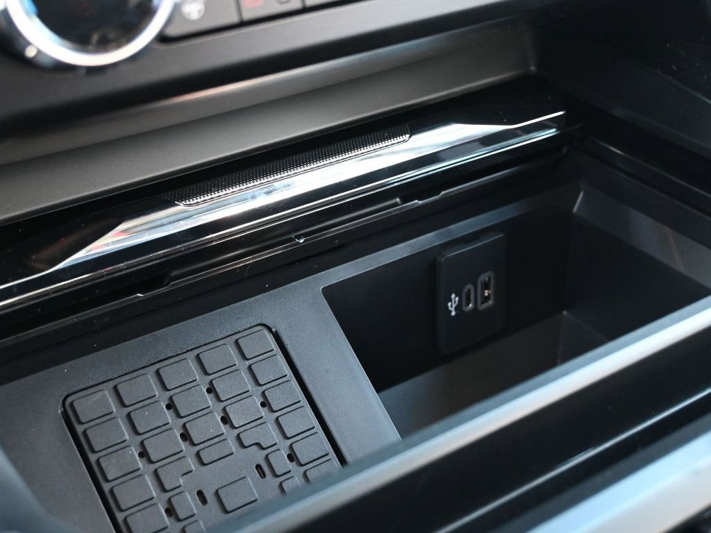 New 2026 Ford F250 Lariat w/ Black Appearance Package image 29