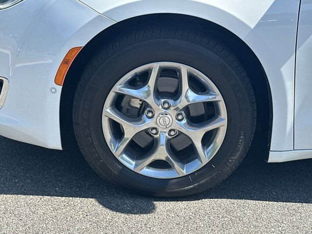 Used 2018 Chrysler Pacifica Limited w/ Advanced Safetytec Group FWD image 15