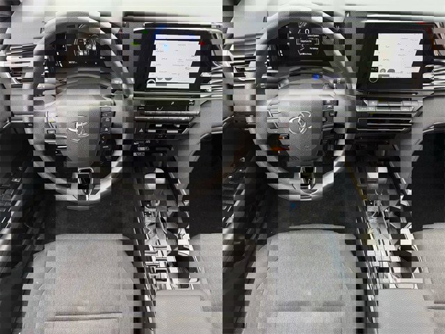 Used 2025 Toyota Camry LE image 12