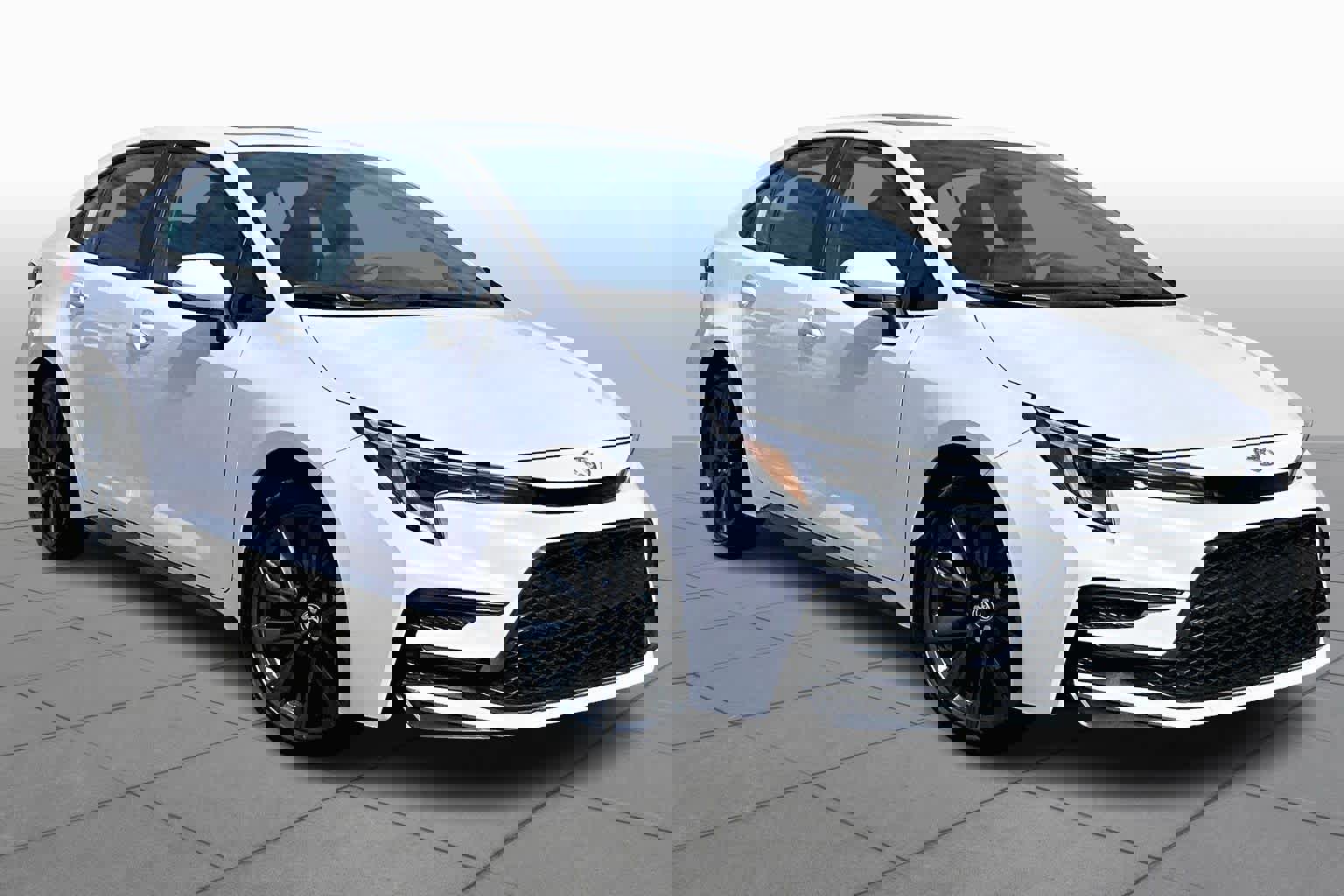 Used 2025 Toyota Corolla SE image 3