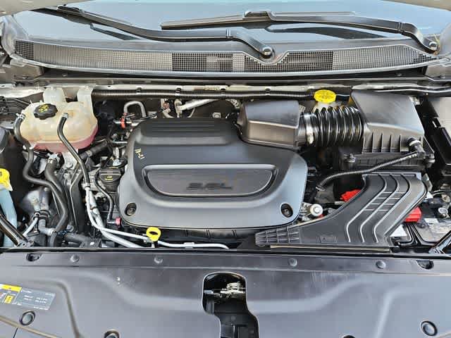 Used 2024 Chrysler Pacifica Limited FWD image 12