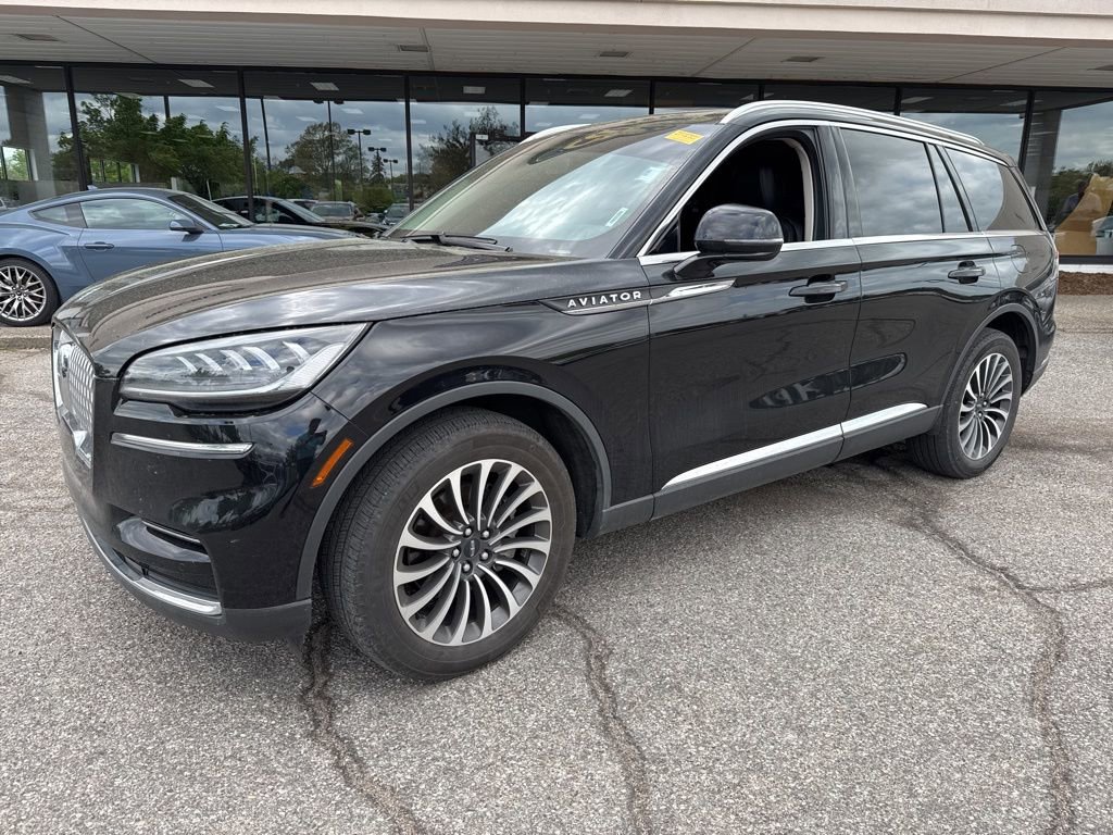 Used 2023 Lincoln Aviator AWD w/ Premium Package image 6