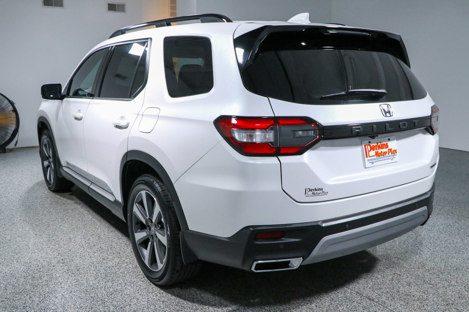 Used 2025 Honda Pilot Touring image 9