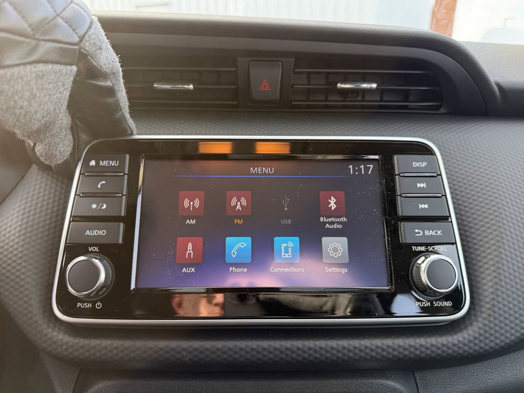 New 2025 Nissan Kicks S image 17