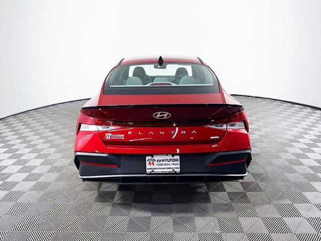 New 2025 Hyundai Elantra SEL FWD image 7