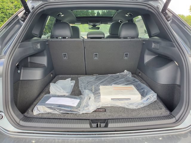 New 2026 Volkswagen Tiguan SE R-Line FWD image 7