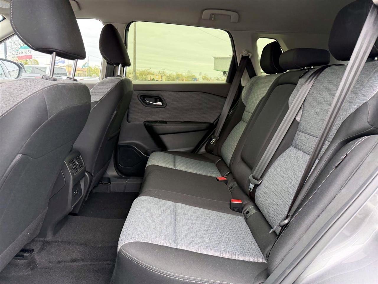 Used 2023 Nissan Rogue SV AWD/4WD image 12