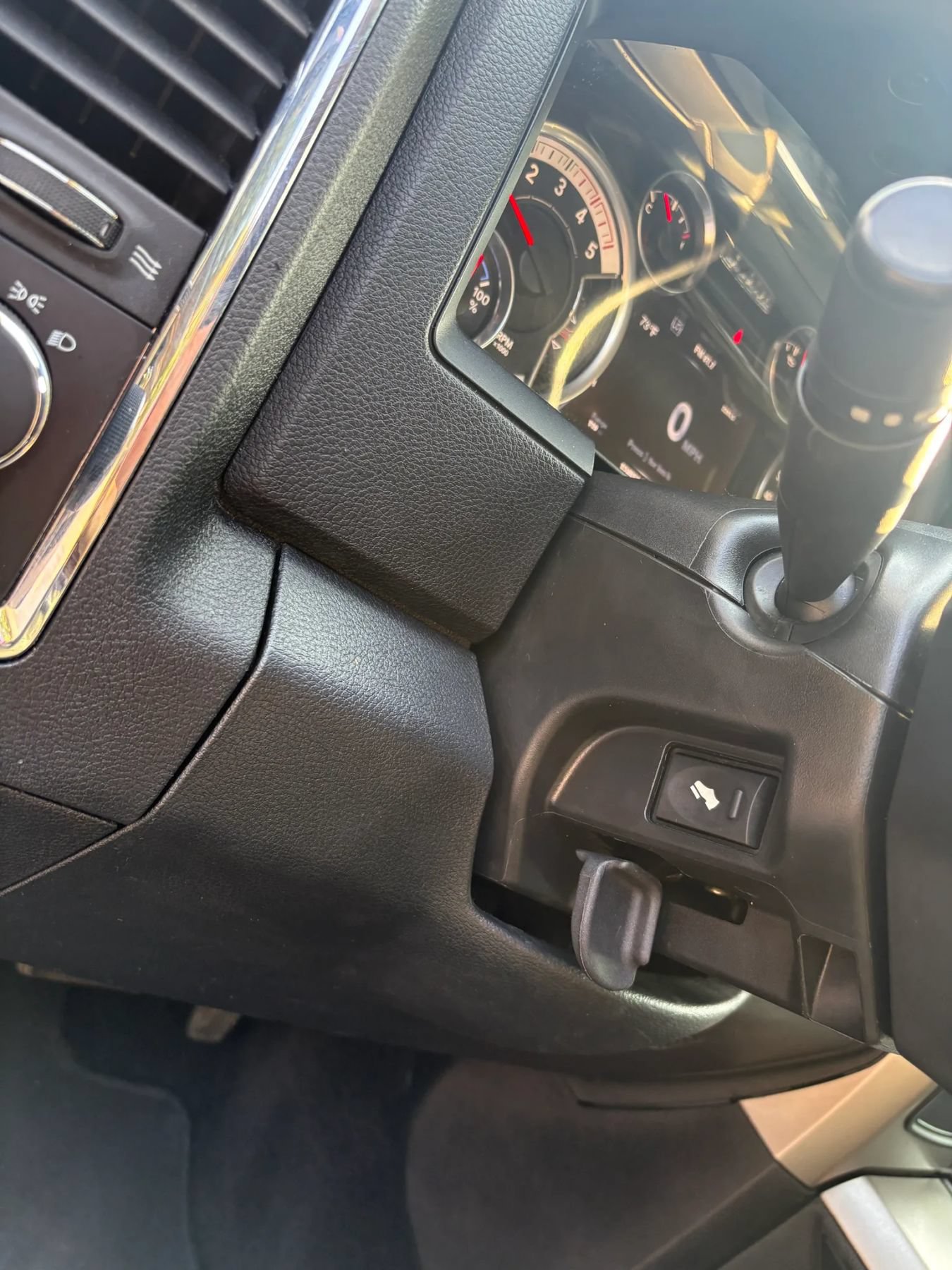 Used 2014 RAM 3500 Laramie AWD/4WD image 31