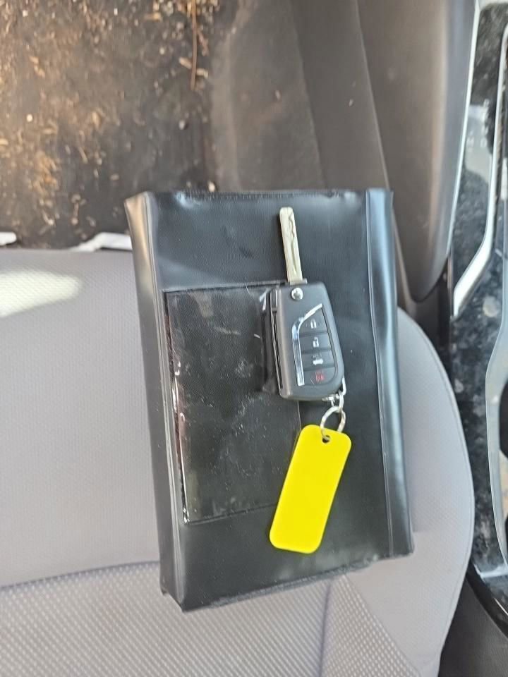 Used 2021 Toyota Corolla SE FWD image 3