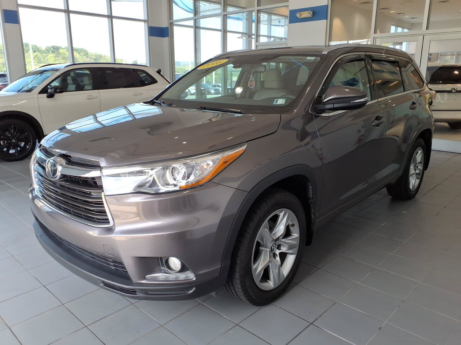 Used 2016 Toyota Highlander Limited w/ Driver Technology Package AWD/4WD image 8