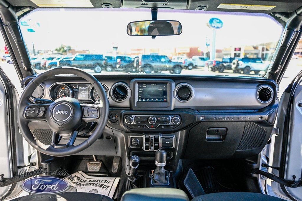 Used 2023 Jeep Wrangler Unlimited Sport image 13