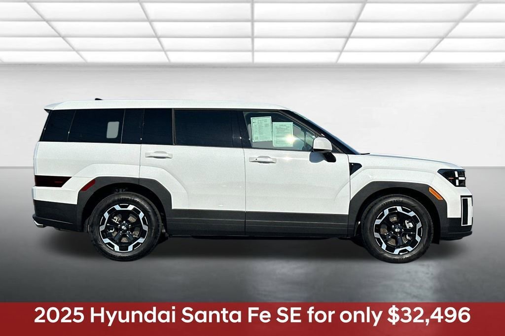 Used 2025 Hyundai Santa Fe SE image 3