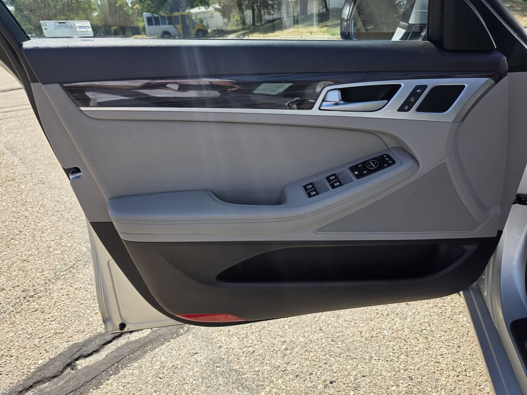 Used 2017 Genesis G80 3.8 AWD/4WD image 13