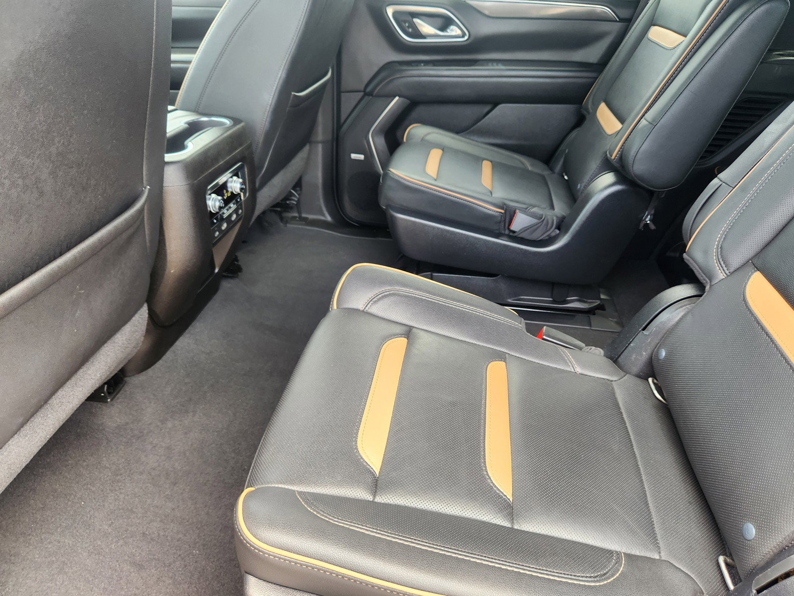 Used 2021 GMC Yukon AT4 w/ AT4 Premium Package image 13