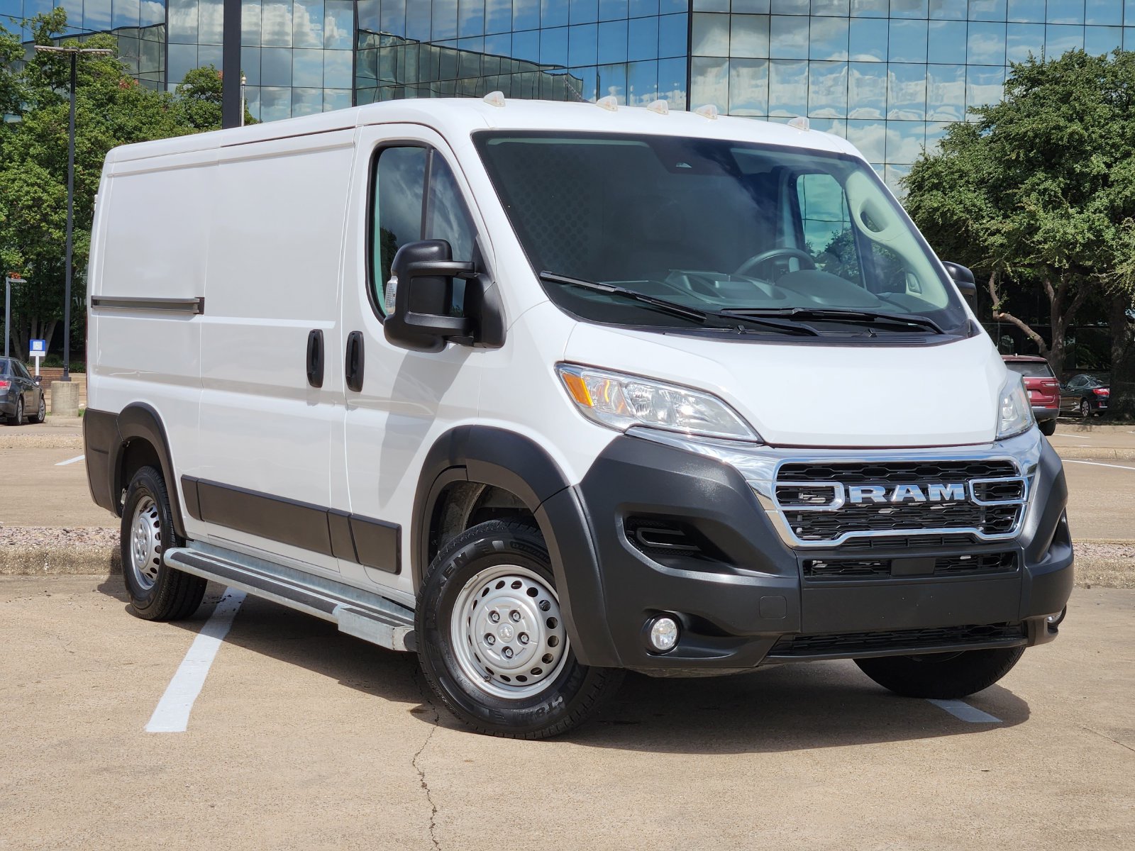 Used 2025 RAM ProMaster 2500 w/ U-Haul Equipment Group FWD image 1