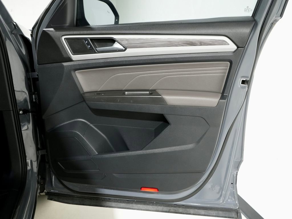 Used 2022 Volkswagen Atlas Cross Sport SE w/ Panoramic Sunroof Package image 25