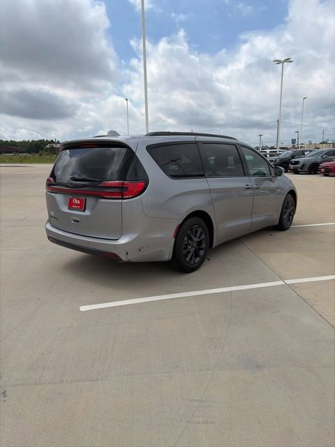 Used 2021 Chrysler Pacifica Touring w/ S Appearance Package FWD image 1