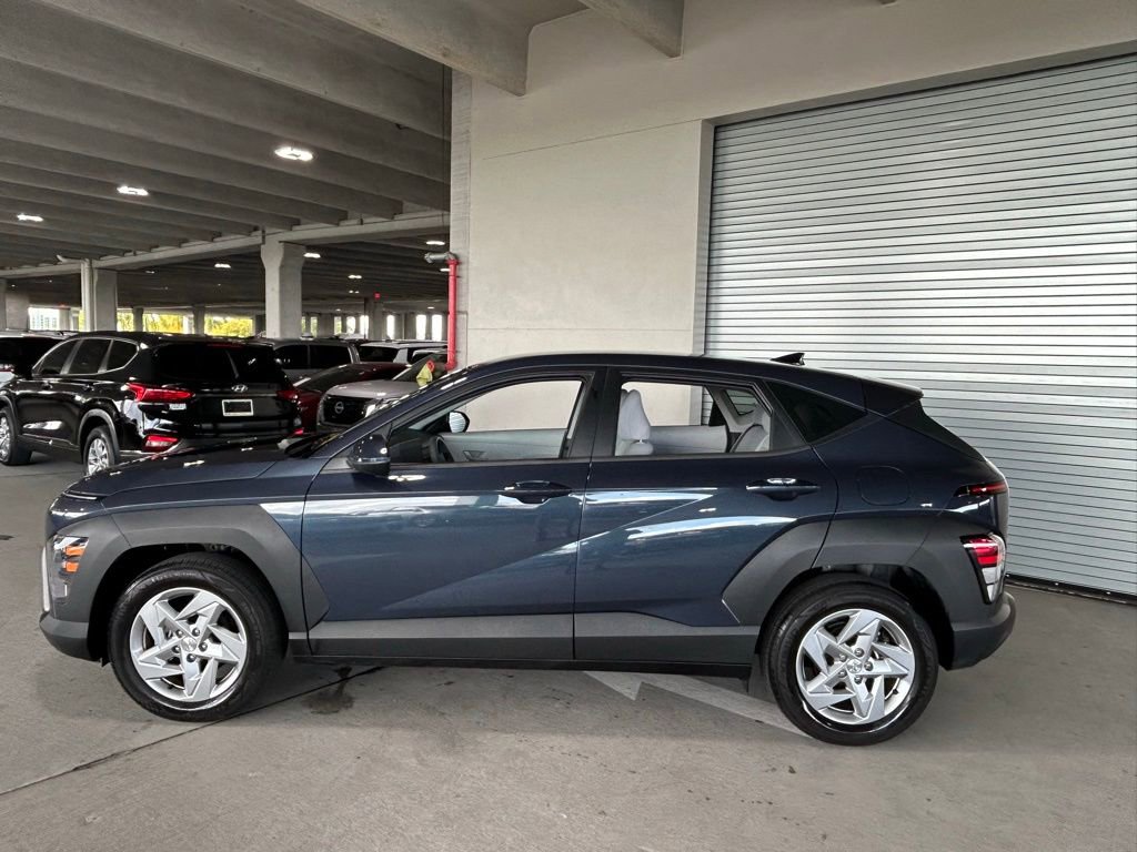 Used 2024 Hyundai Kona SE image 2