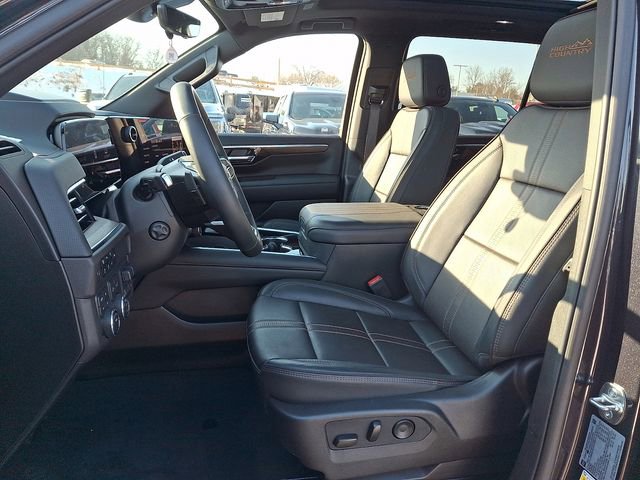 Used 2025 Chevrolet Suburban High Country w/ Sun And Tow Package image 2