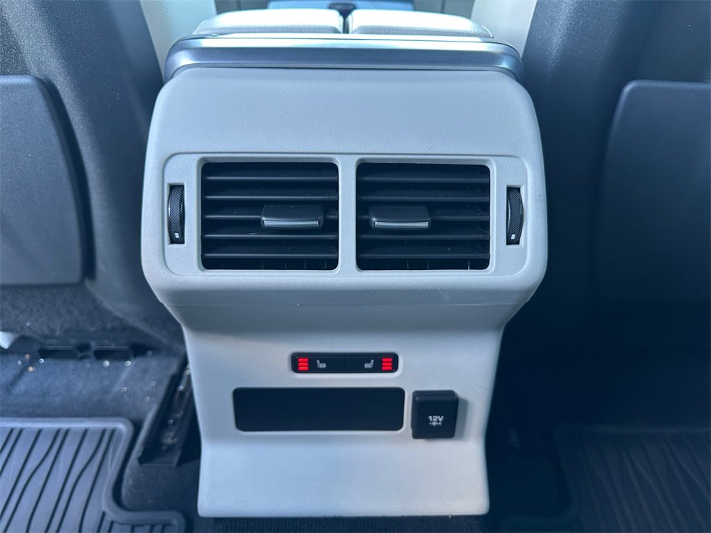 Used 2020 Land Rover Range Rover Velar R-Dynamic S image 22