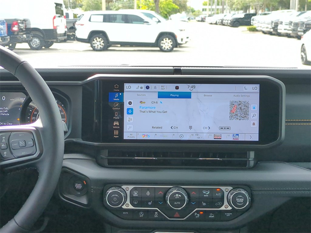 New 2025 Jeep Gladiator Sport image 19