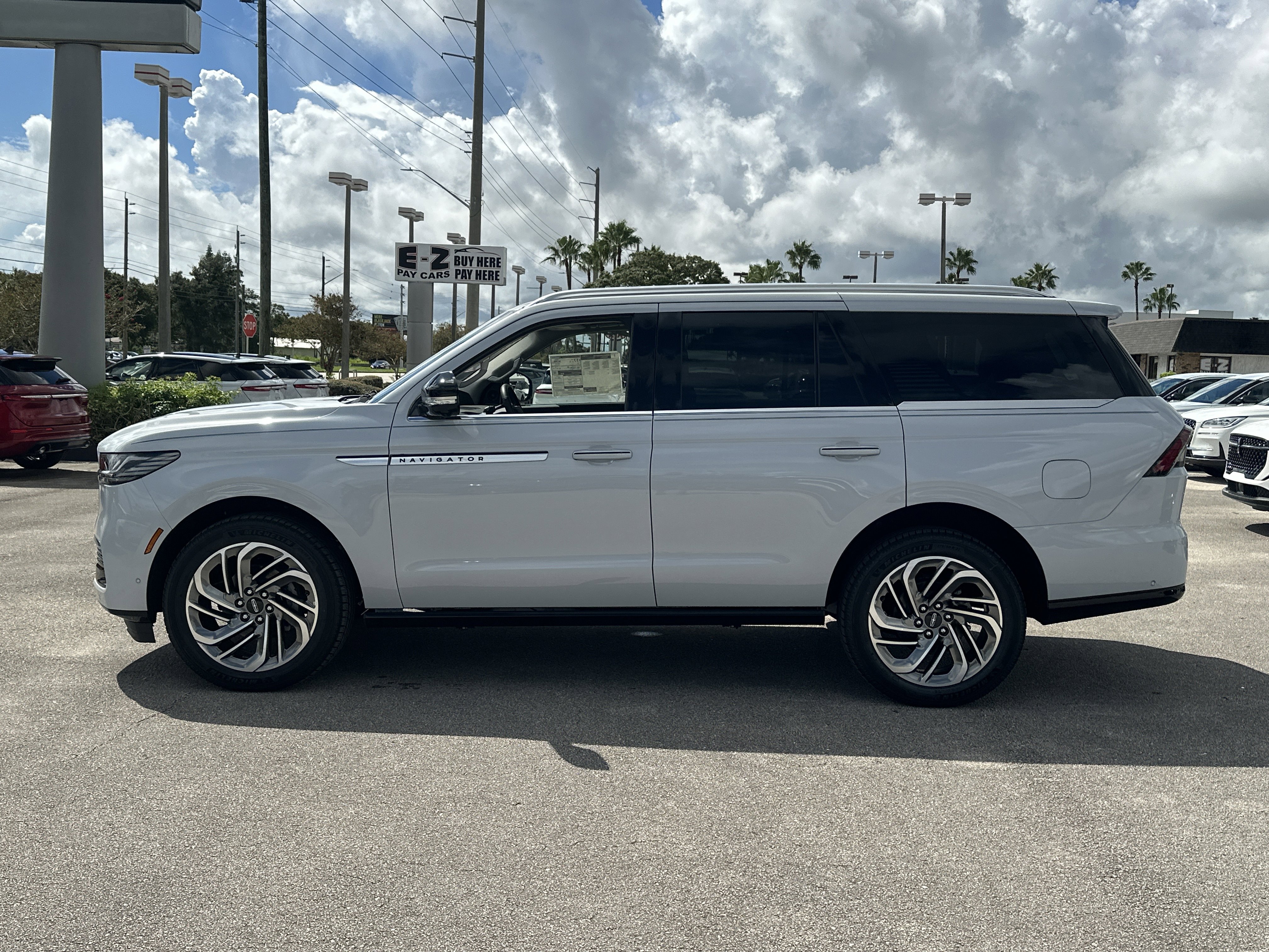 New 2025 Lincoln Navigator Reserve image 9
