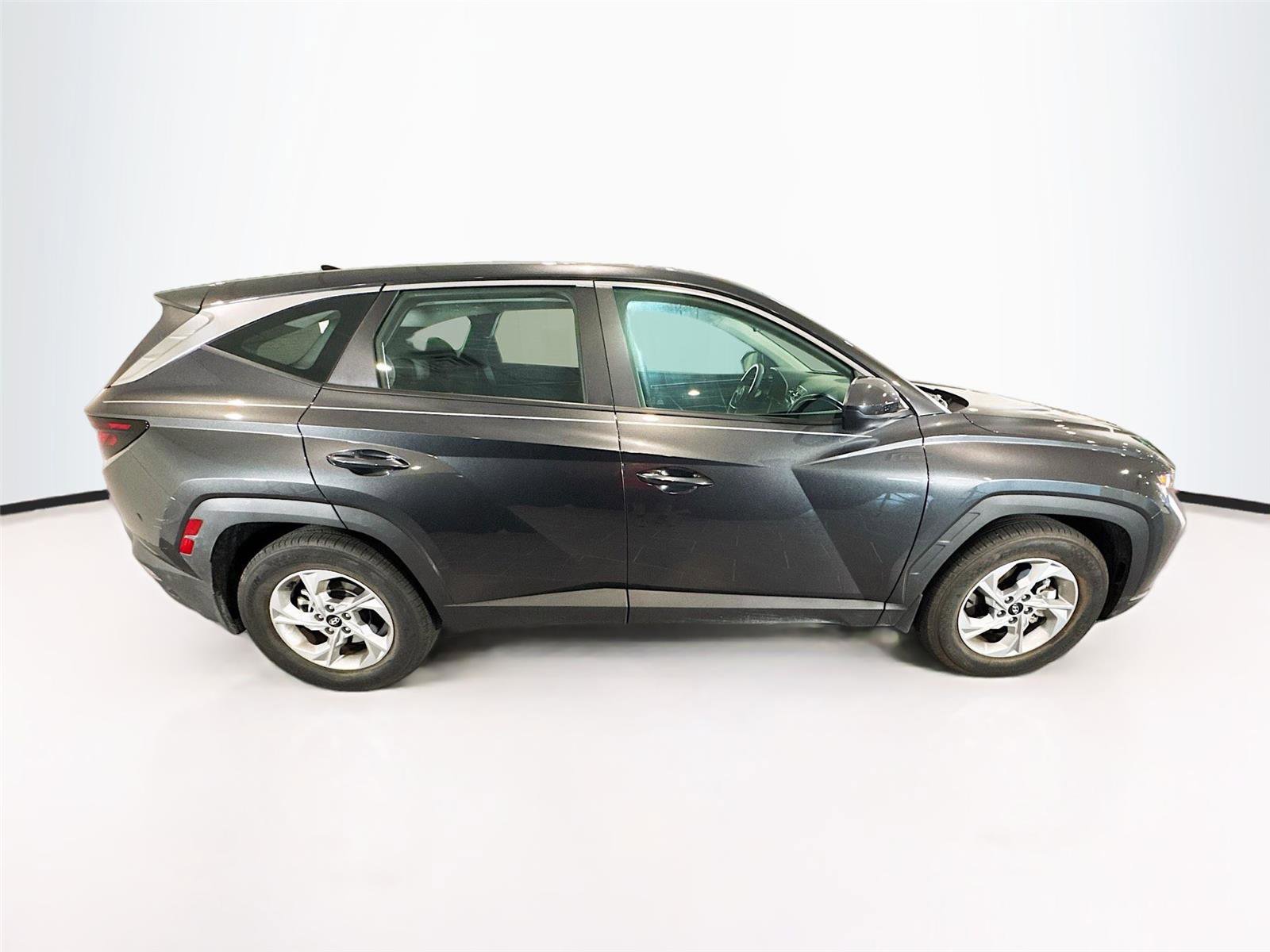 Used 2023 Hyundai Tucson SE image 6