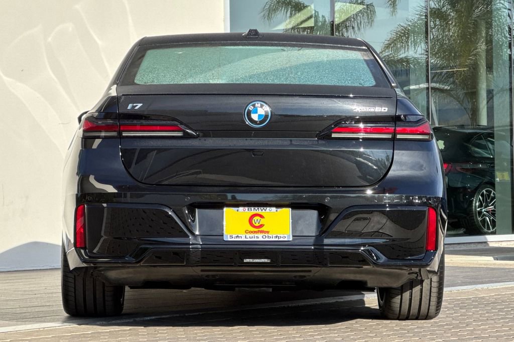 New 2026 BMW i7 xDrive60 w/ Executive Package image 4