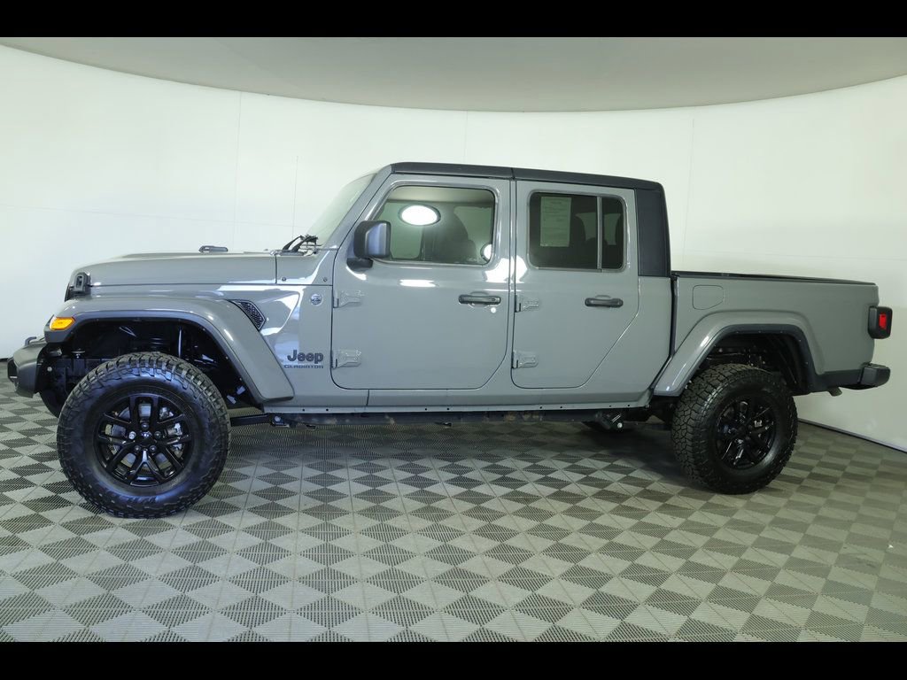 Used 2022 Jeep Gladiator Sport AWD/4WD image 9