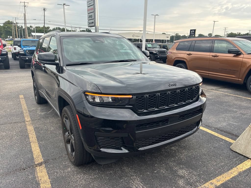 Used 2023 Jeep Grand Cherokee L Laredo AWD/4WD image 1