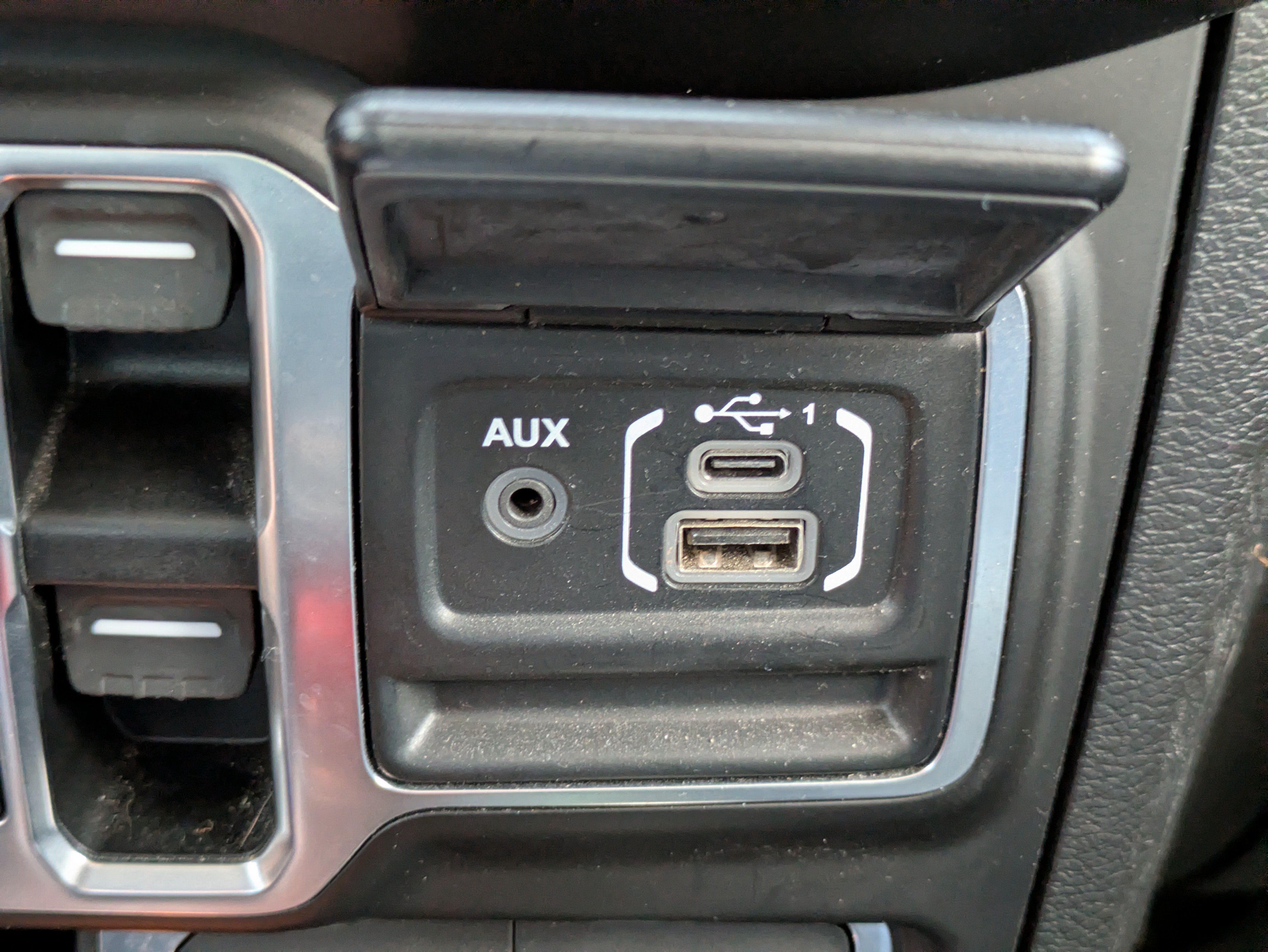 Used 2021 Jeep Wrangler Unlimited Sahara AWD/4WD image 25