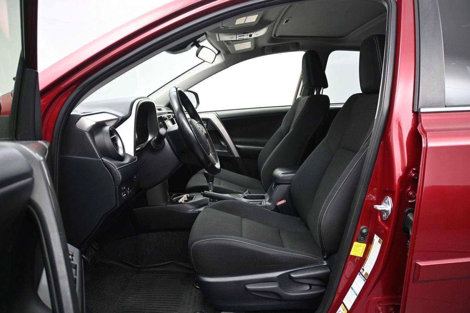 Used 2018 Toyota RAV4 XLE w/ Plus Extra Value Package AWD/4WD image 7