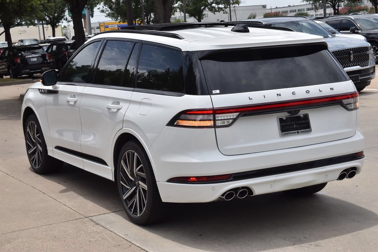 New 2026 Lincoln Aviator Black Label w/ Jet Appearance Package AWD/4WD image 9