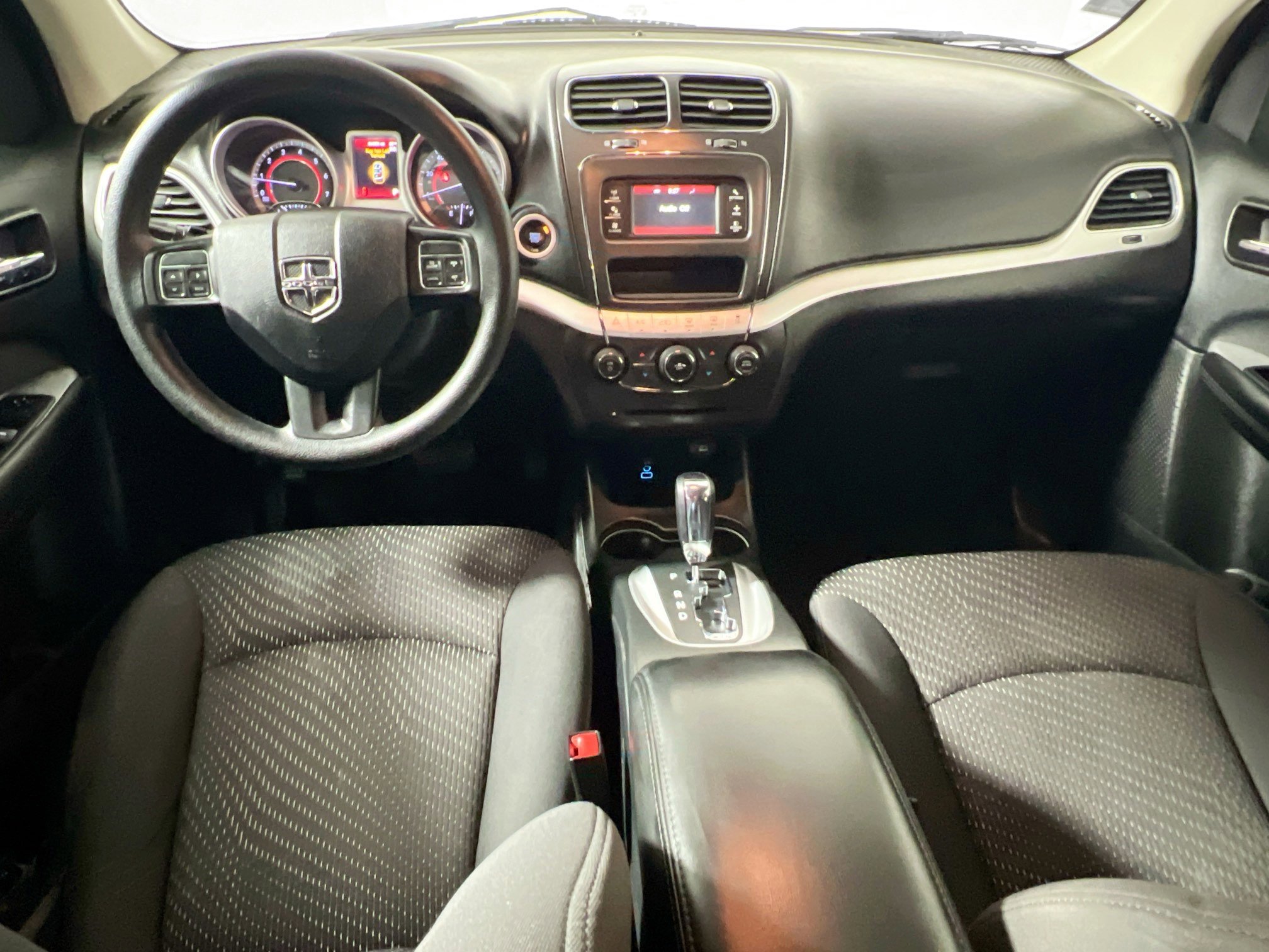 Used 2018 Dodge Journey SE image 30