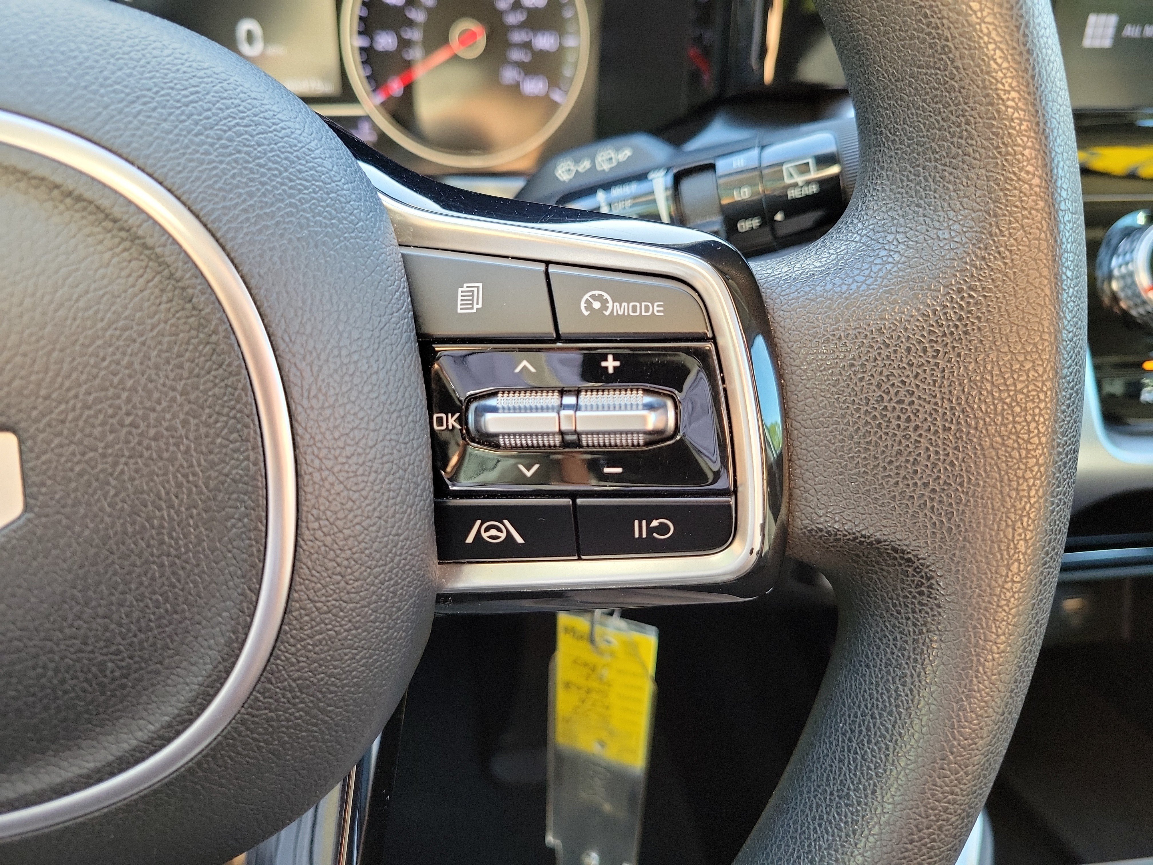 Certified 2022 Kia Sorento LX FWD image 28