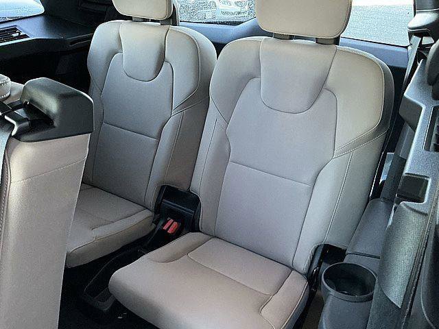 New 2026 Volvo XC90 T8 Plus w/ Protection Package Premier AWD/4WD image 13