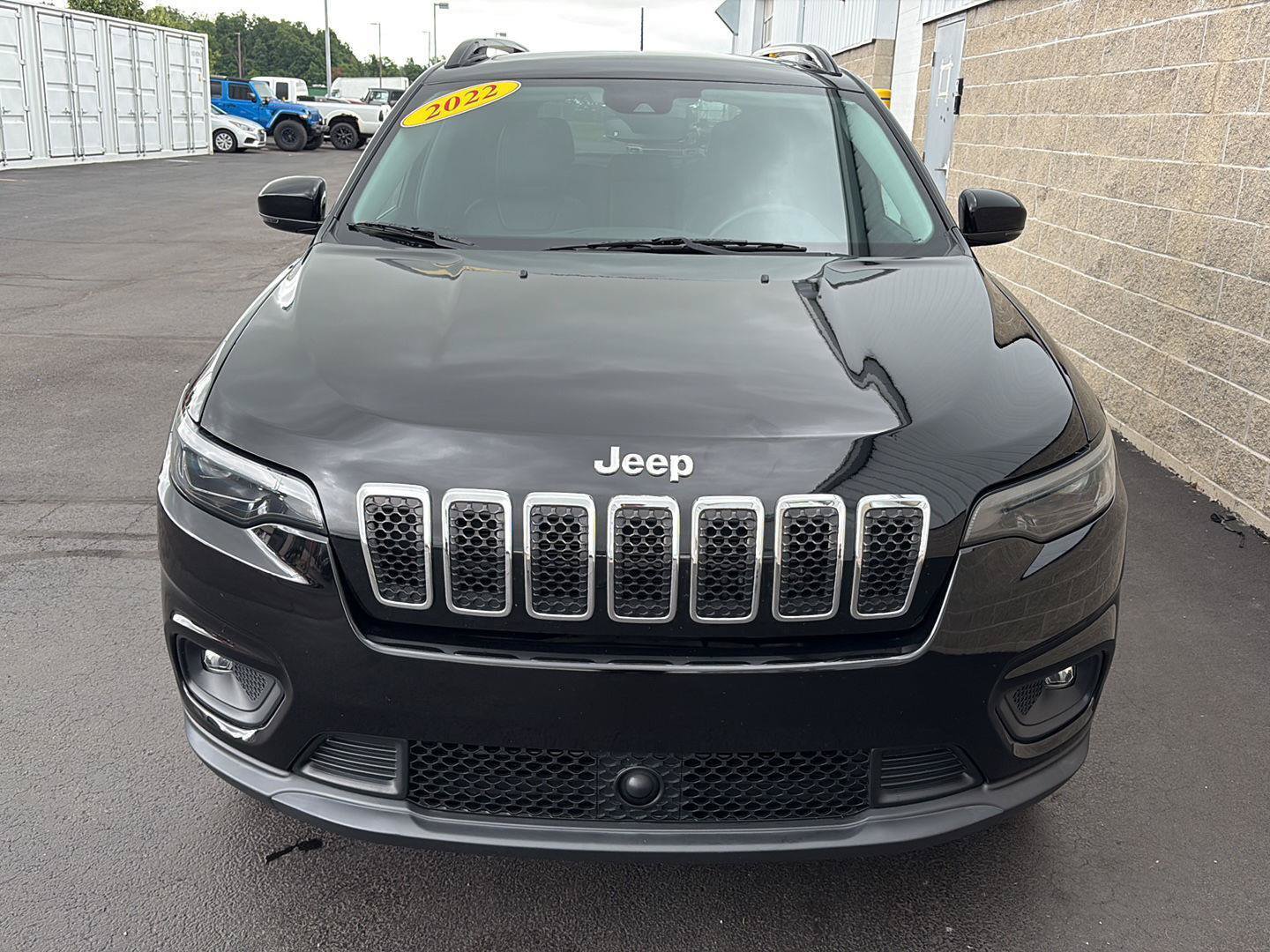 Used 2022 Jeep Cherokee Latitude Lux w/ Sun & Sound Group AWD/4WD image 45